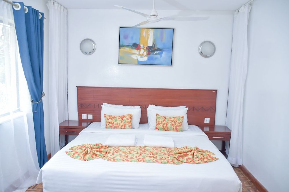 Homes by Della Superior Apartment 3