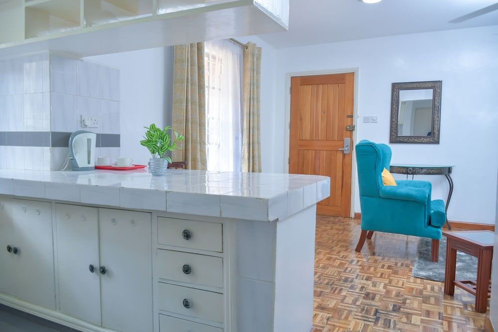 Homes by Della Superior Apartment 8