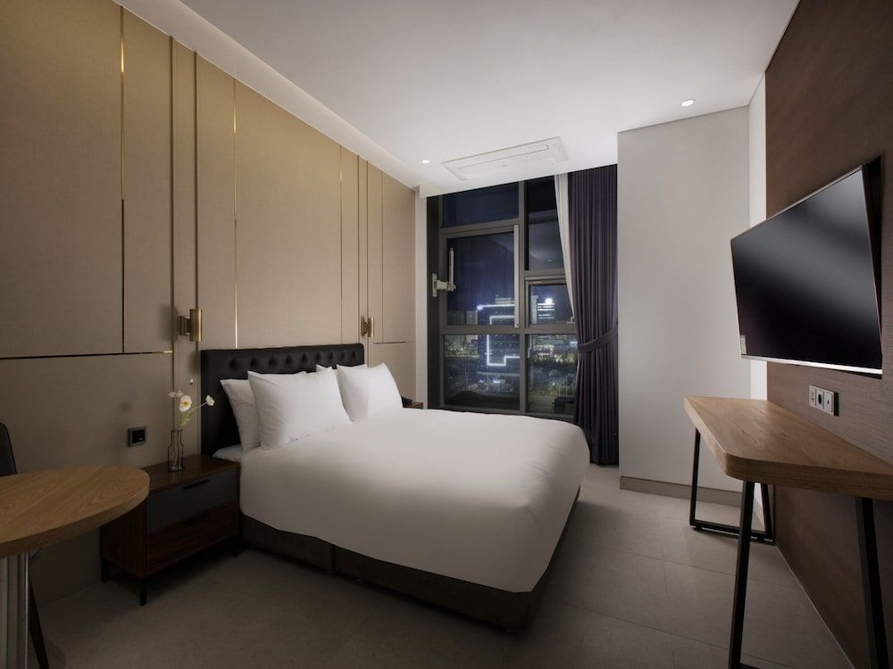 Oia Hotel Deluxe Room 2