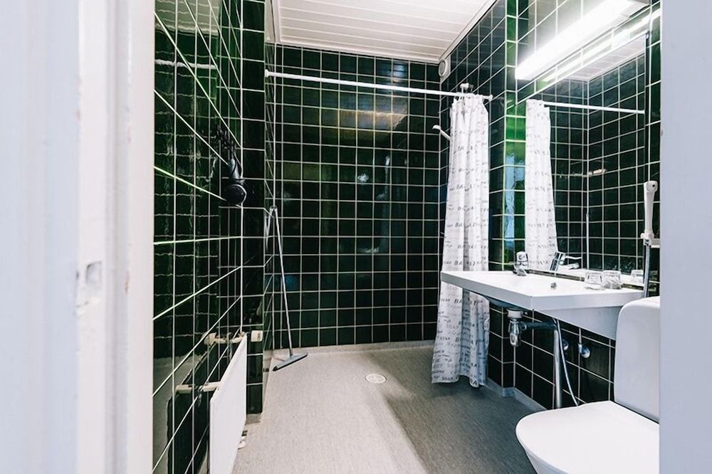 Comfort Guesthouse Economy Double Room, 2 Twin Beds, Non Smoking 10