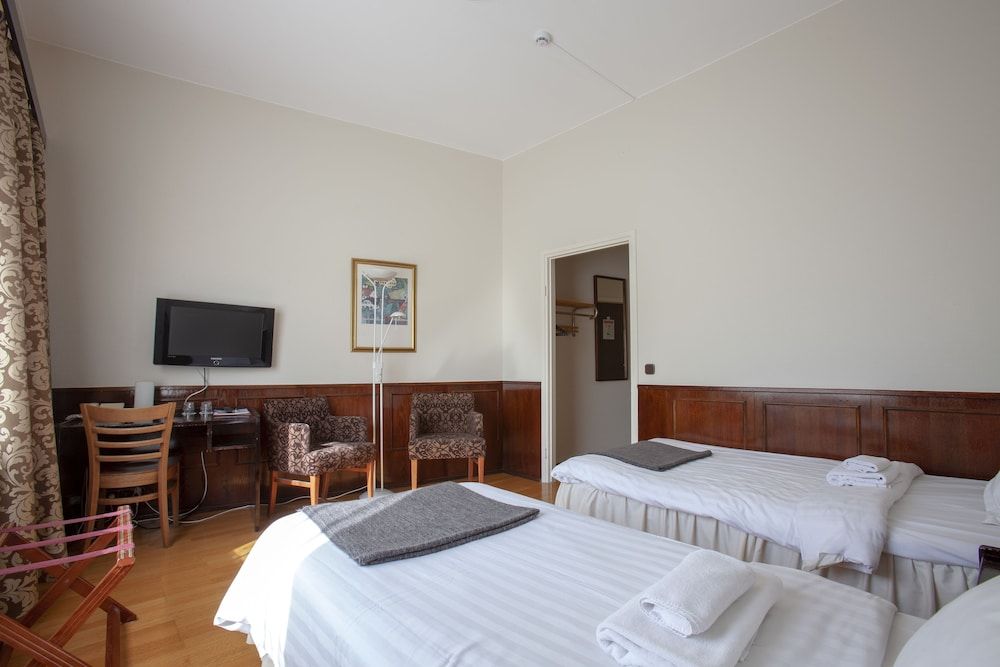 Comfort Guesthouse Economy Double Room, 2 Twin Beds, Non Smoking 2