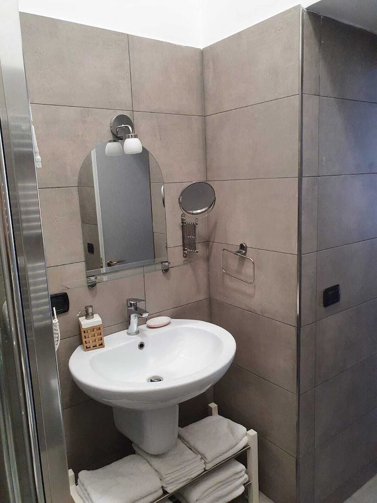 La Dimora dei Reali Family Room (GREY) 16