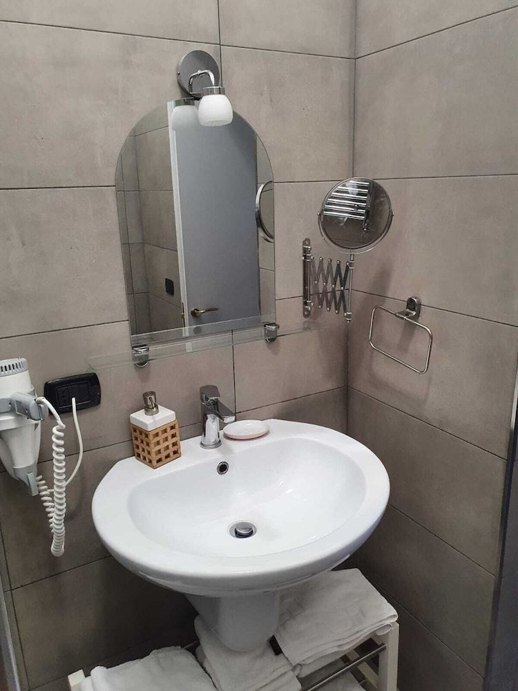 La Dimora dei Reali Family Room (GREY) 13