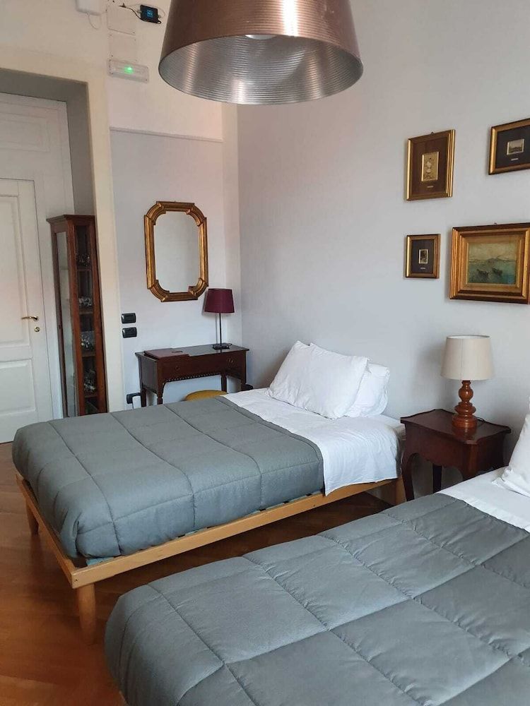 La Dimora dei Reali Family Room (GREY) 4