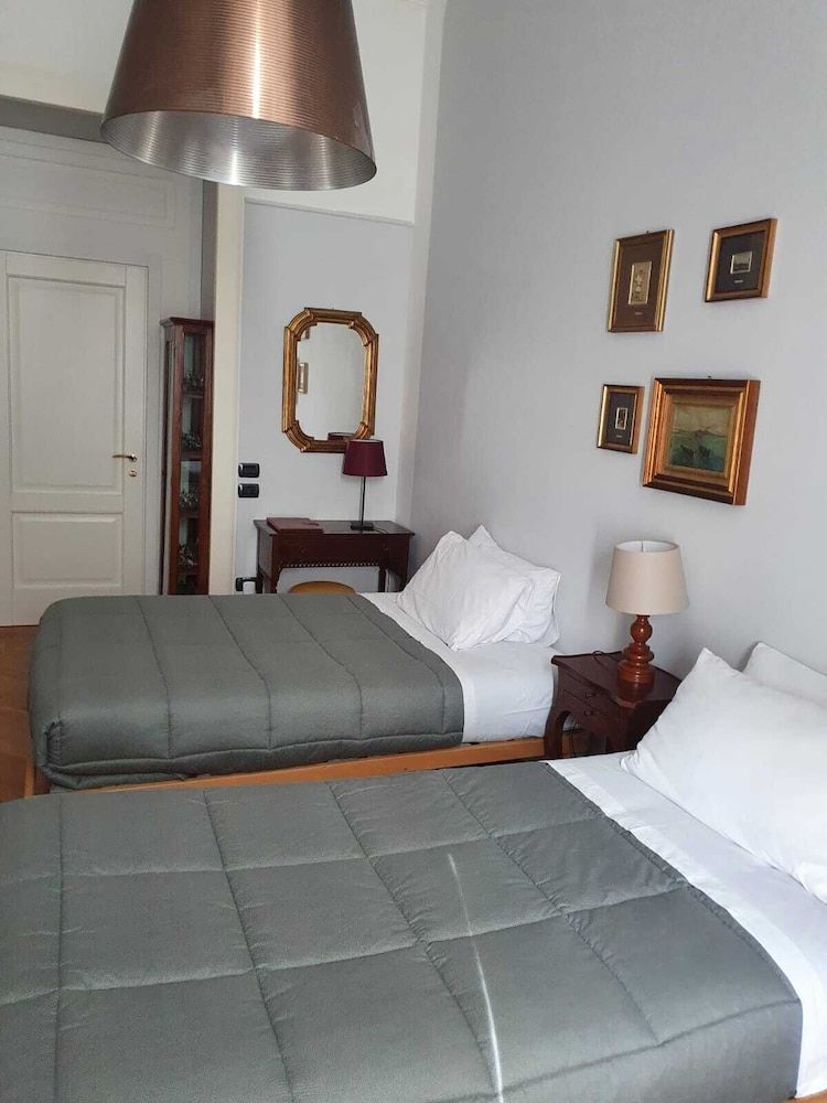 La Dimora dei Reali Family Room (GREY) 3