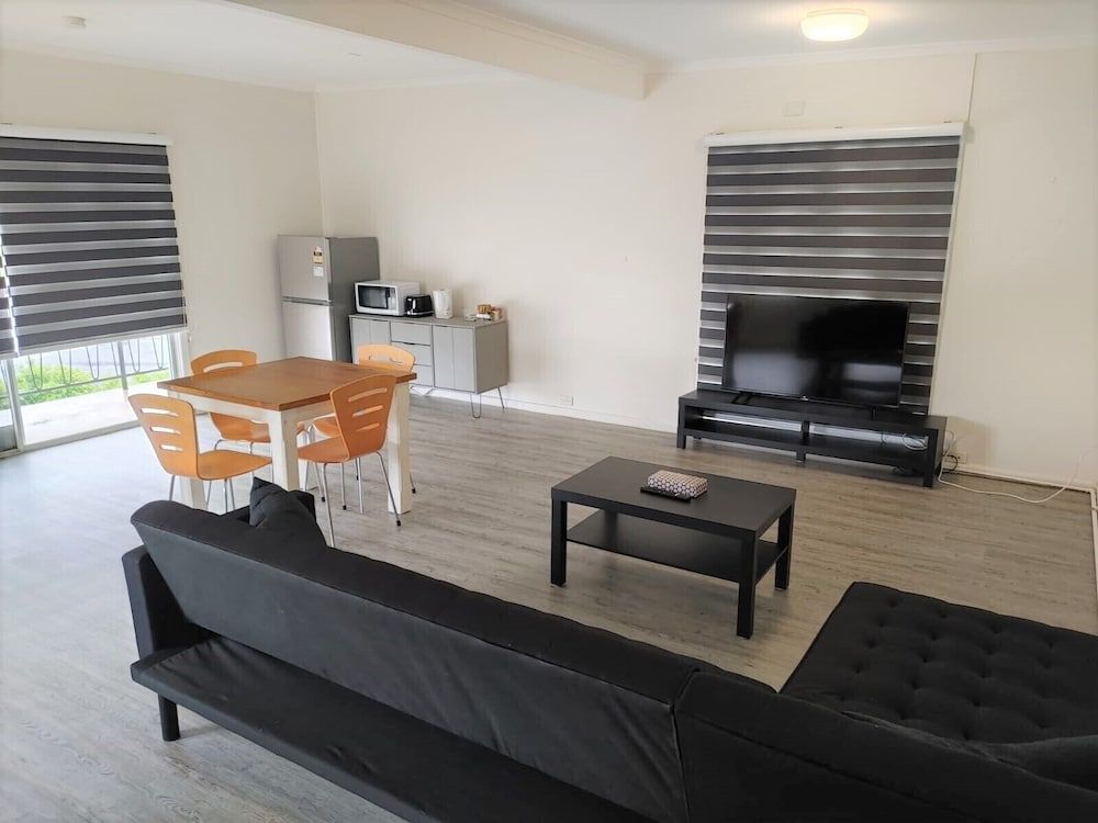 Bathurst Explorers Motel Comfort Apartment, 2 Bedrooms, Non Smoking 4