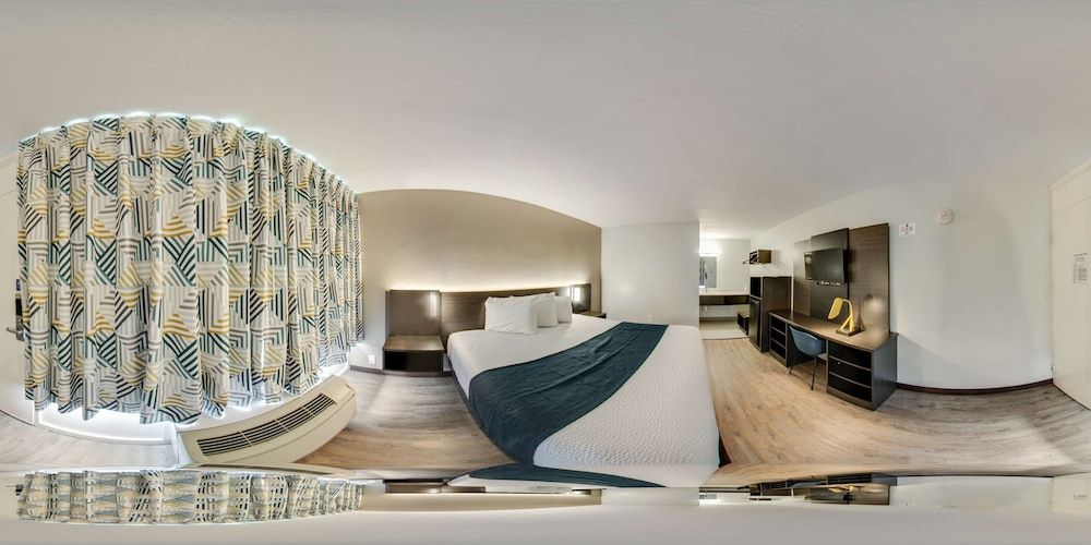 Motel 6 Groves, TX Standard Room, 1 King Bed, Non Smoking, Refrigerator & Microwave 2