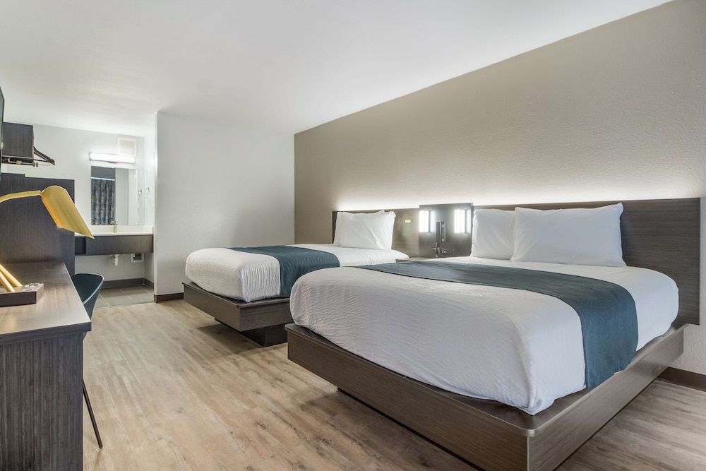 Motel 6 Groves, TX Deluxe Room, 2 Double Beds, Accessible, Non Smoking 7