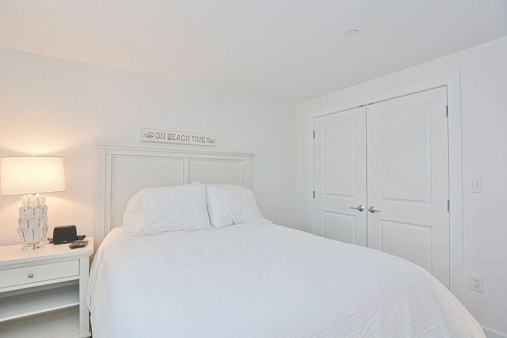 Luxury Condo, 1 Bedroom, Kitchen