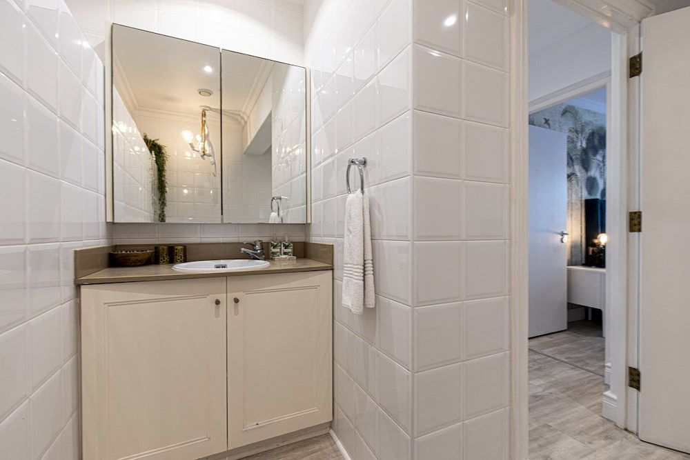 Clifton YOLO Spaces – Clifton Boutique Apartments Clifton YOLO Spaces Clifton Boutique Apartment B 16