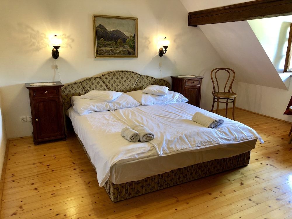 Double Room, 1 Queen Bed, Lake View