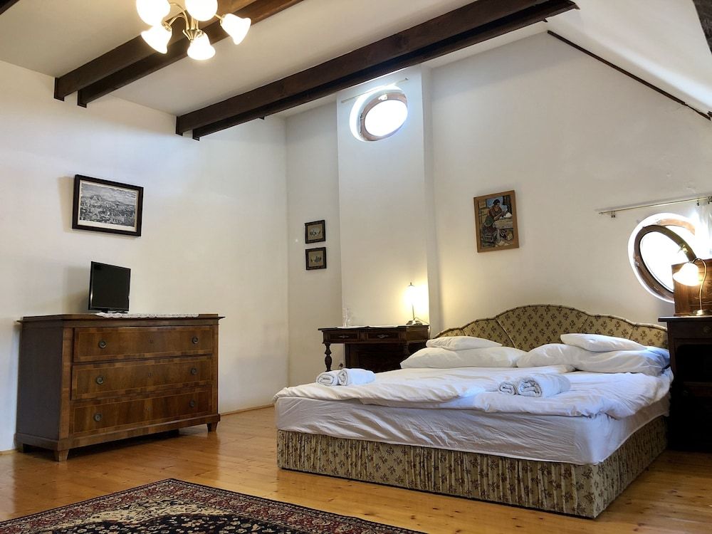 Superior Room, 1 Queen Bed with Sofa bed, Partial Lake View