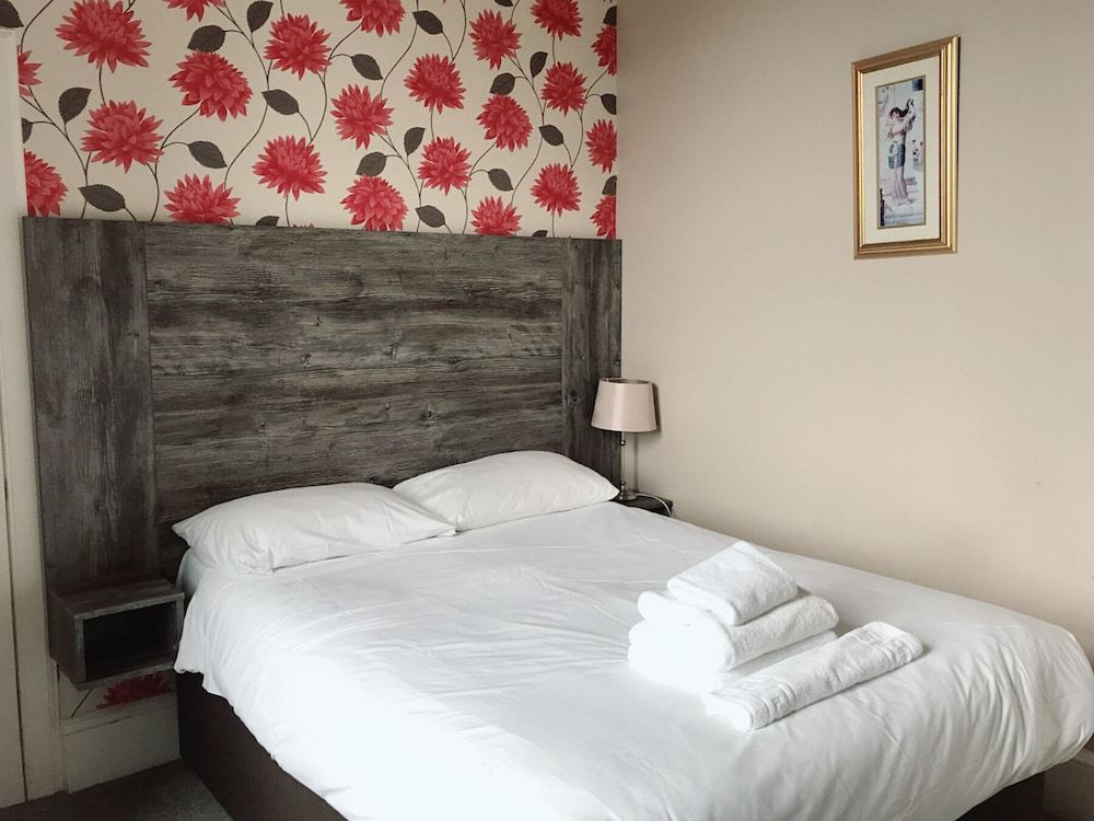 The Alexander Guest House Double Room, Shared Bathroom (Room 3) 2