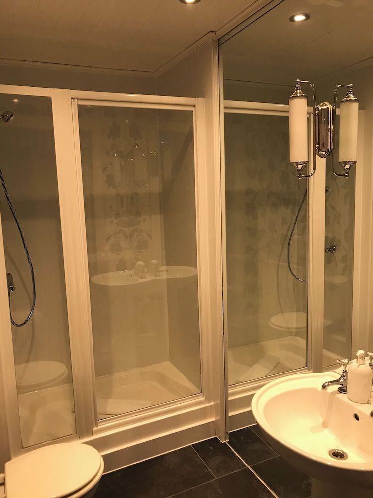 The Alexander Guest House Double Room, Shared Bathroom (Room 3) 4