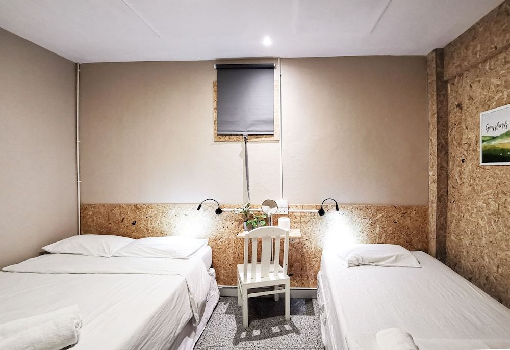 Foresttel.bkk Standard Triple Room 2