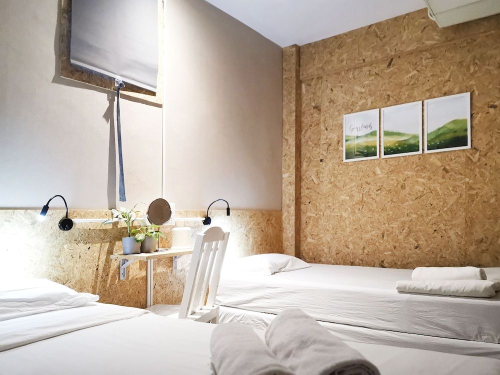 Foresttel.bkk Standard Triple Room 3