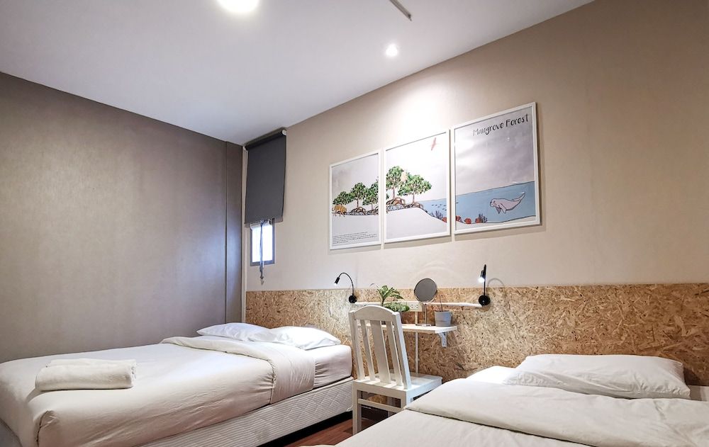 Foresttel.bkk Standard Triple Room 5