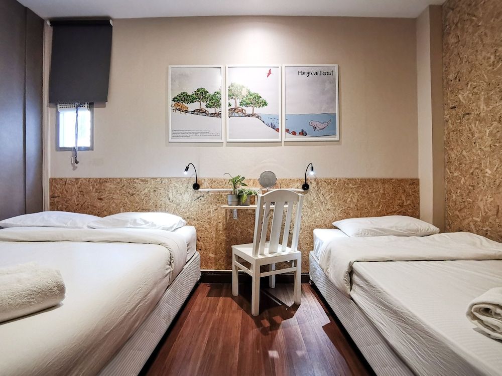 Foresttel.bkk Standard Triple Room 6