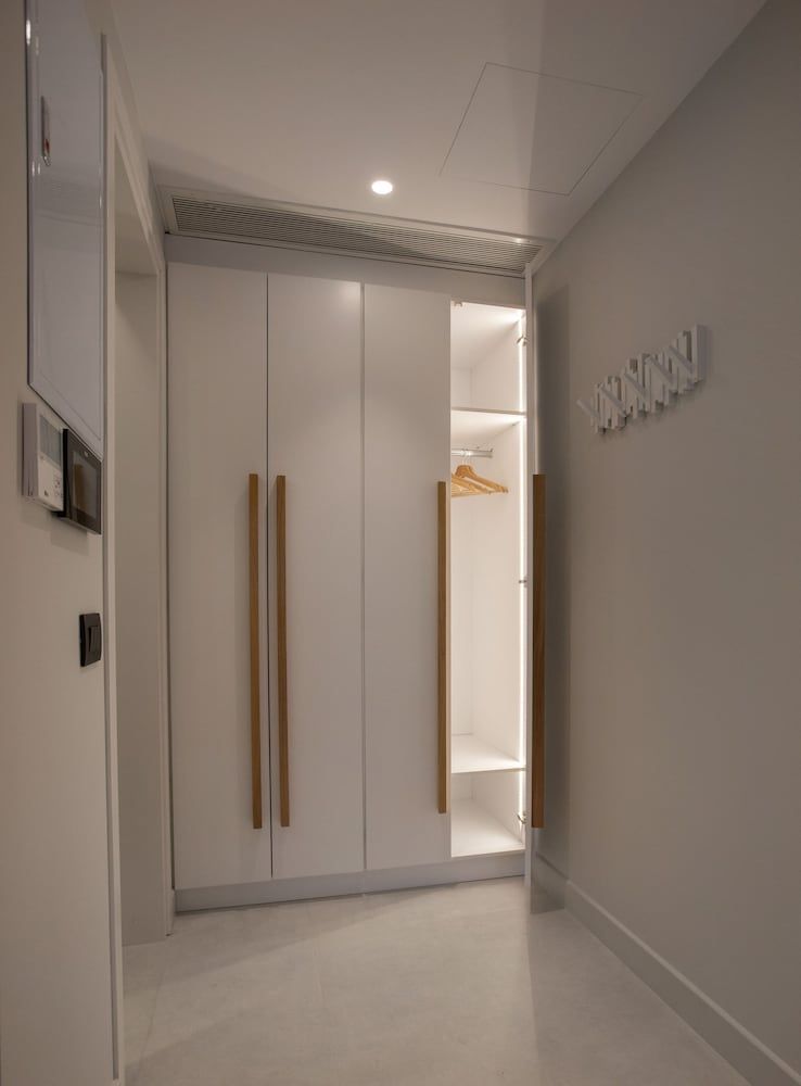 Acropolis Golden Suites by GHH Deluxe Apartment, 1 Bedroom, Balcony, City View (4) 5