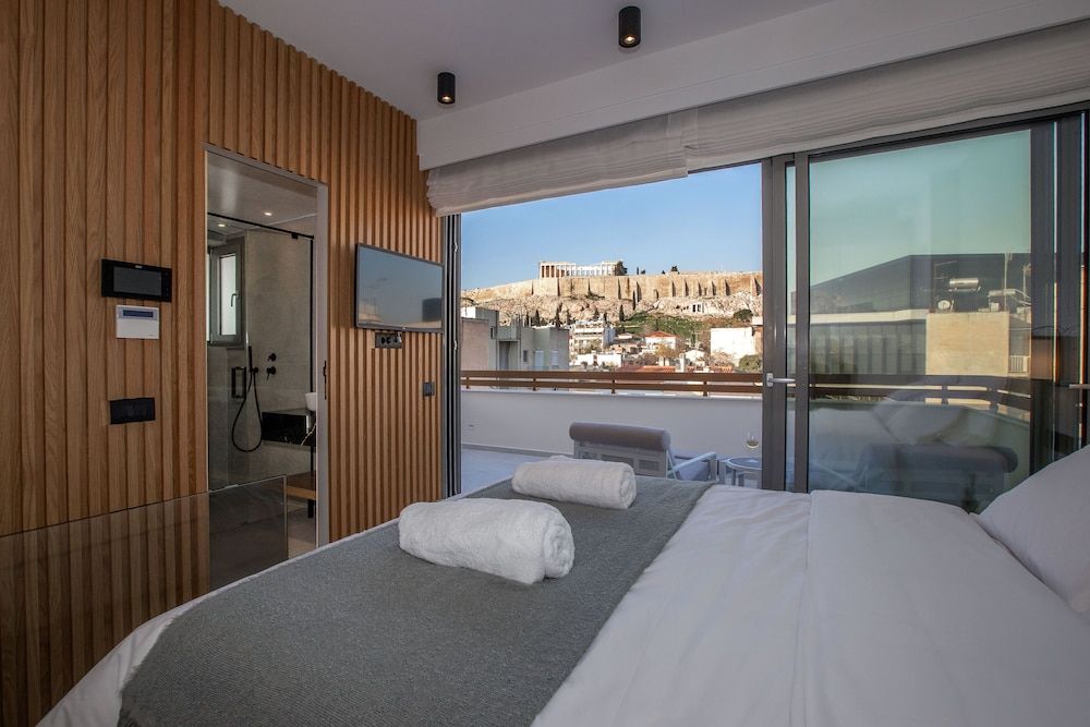 Acropolis Golden Suites by GHH Luxury Penthouse, 1 Bedroom, Jetted Tub, City View (5&6) 13