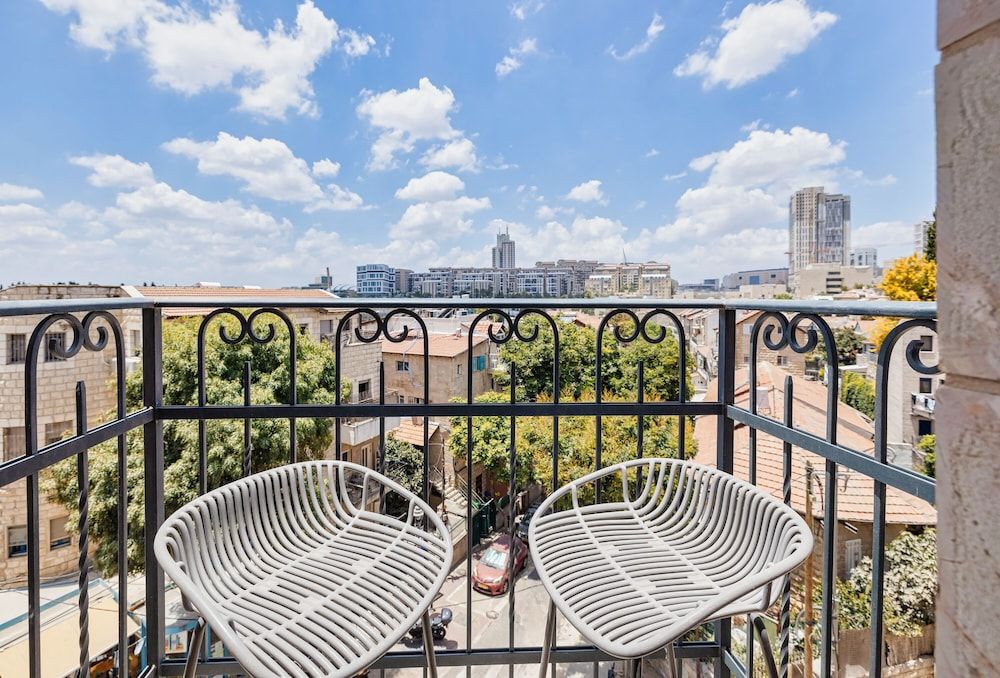 Villa Albi - Machne Yehuda Hotel Deluxe Suite, Balcony 8