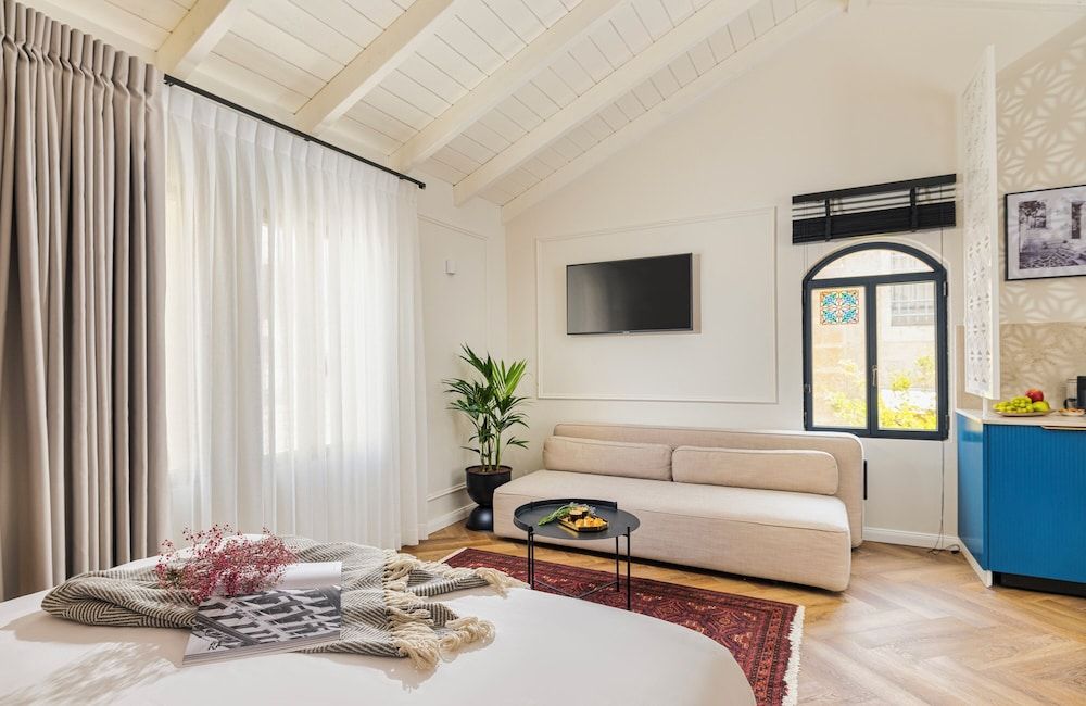 Villa Albi - Machne Yehuda Hotel Deluxe Suite, Balcony 11