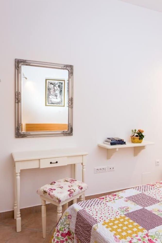 undefined Nila's Place 7