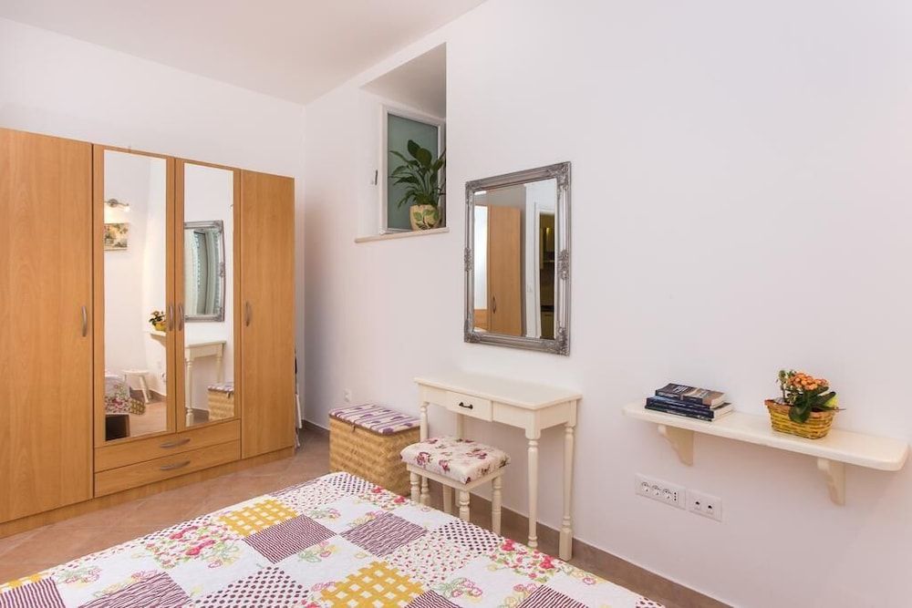 undefined Nila's Place 6