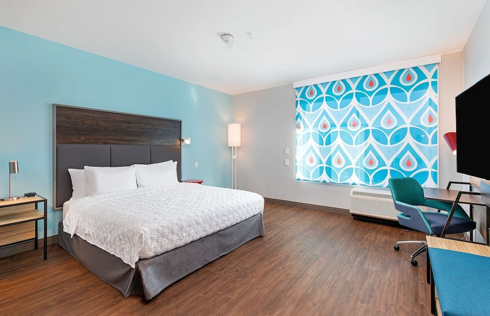 Room, 1 King Bed, Accessible (3x3 Shower)