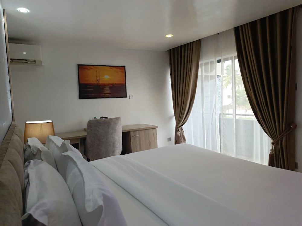 Kakanfo Inn And Conference Centre Luxury Room, 1 Queen Bed, Accessible, Balcony