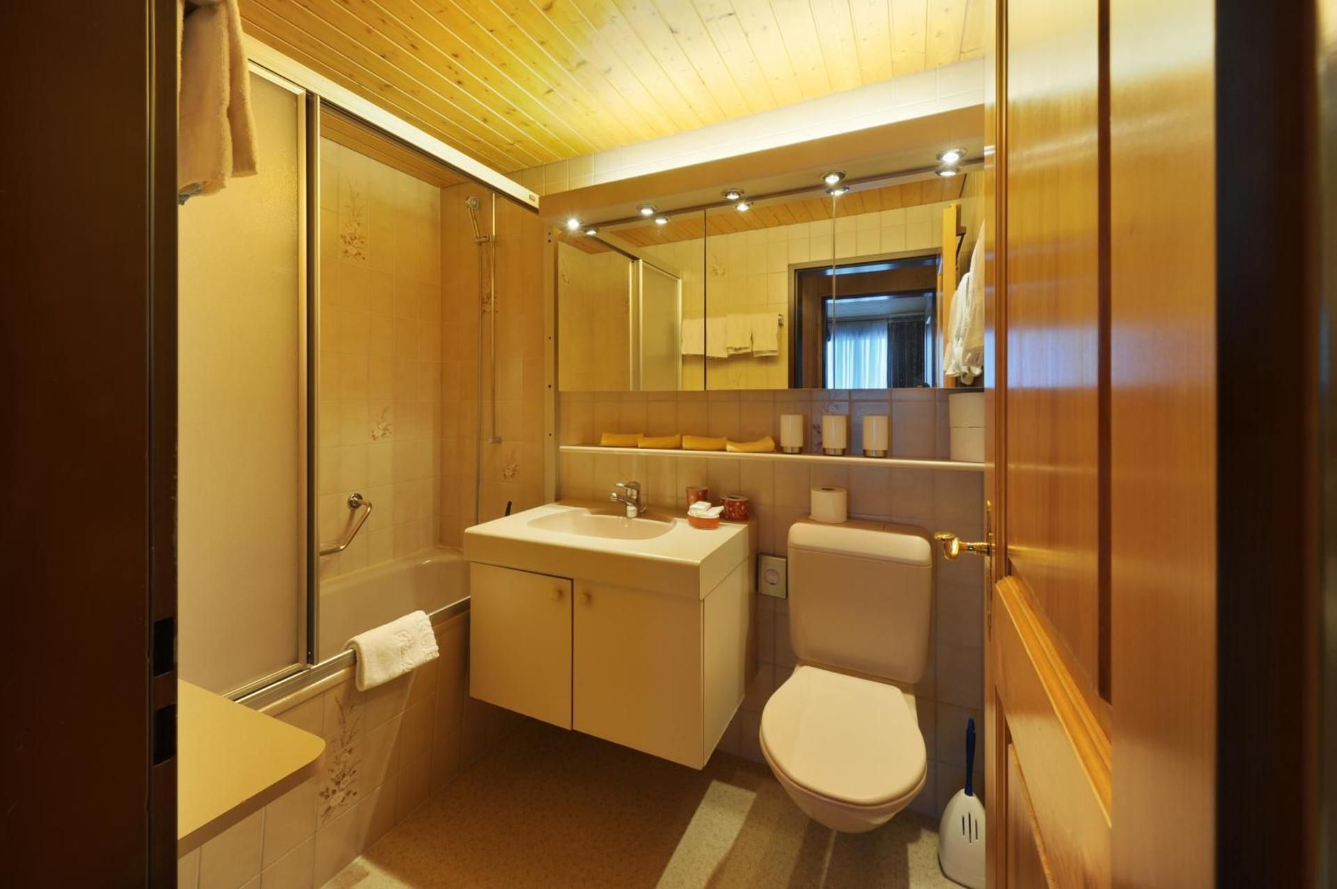 Economy Two-Bedroom Apartment (5235)