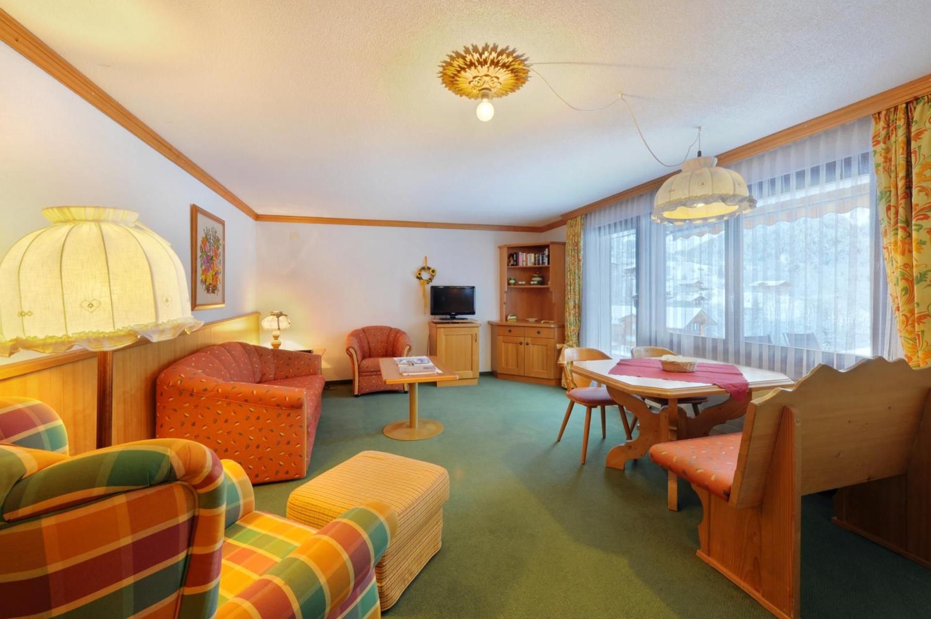 Economy One-Bedroom Apartment (549)