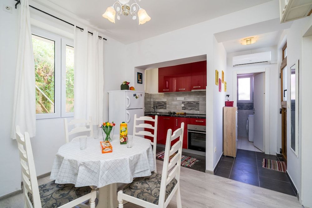 undefined Apartment Luka 8