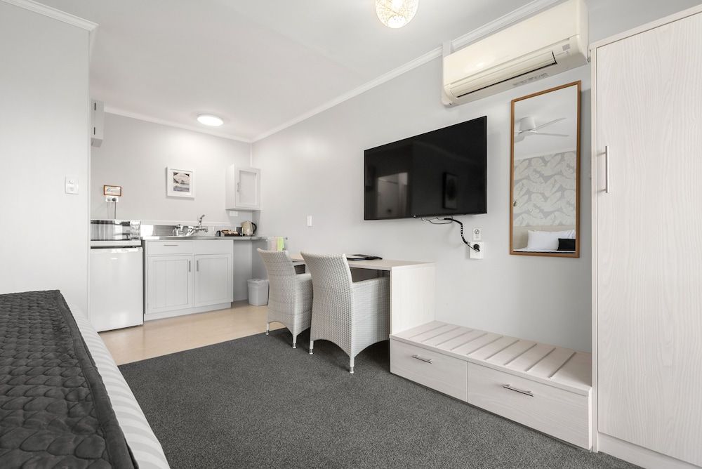 Te Aroha Motel Deluxe Studio, 1 King Bed, Non Smoking 4