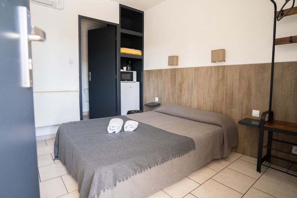 Clos la Verdiere Double Room, 1 Double Bed, Pool View (Taille S) 3