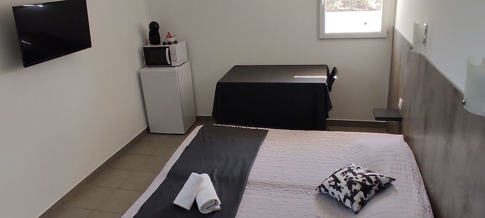 Clos la Verdiere Double Room, Pool View (Taille M) 2