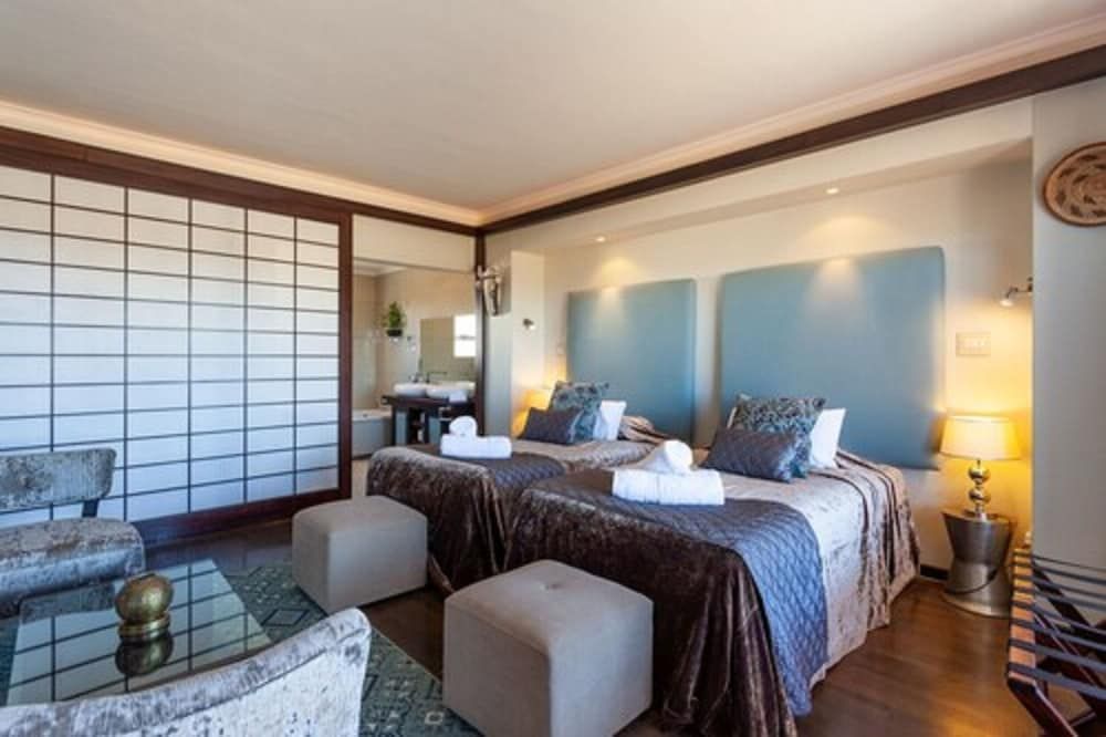 Ambassador Chalet - Twin (8)