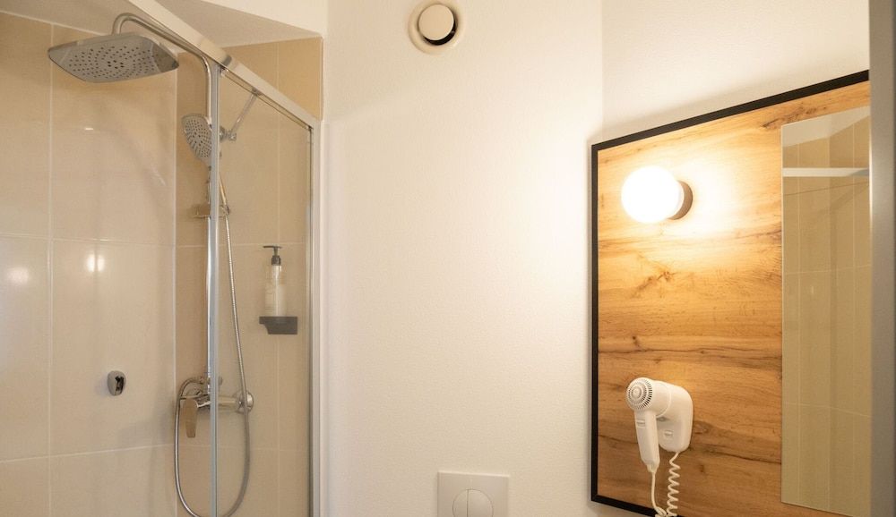 B&B Hotel Torun Premium Room, 1 Queen Bed 7