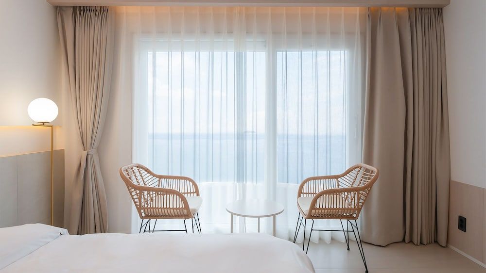 H.Avenue Premium Room, Ocean View 9