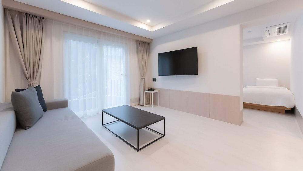 H.Avenue Family Suite 18