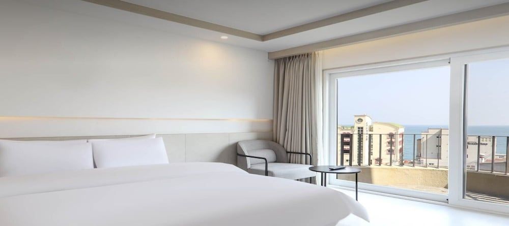 H.Avenue Premium Room, Ocean View 3