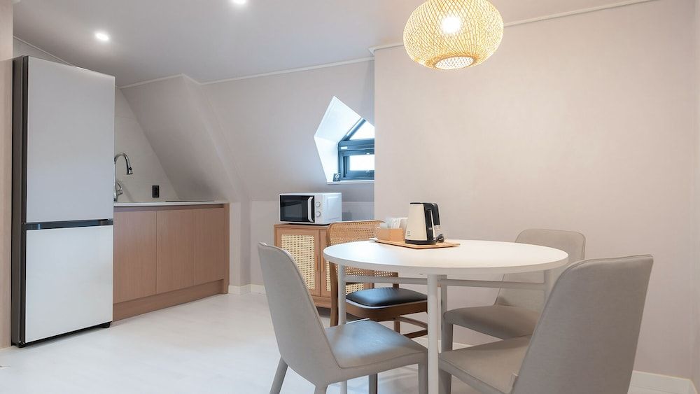 H.Avenue Family Cottage 13