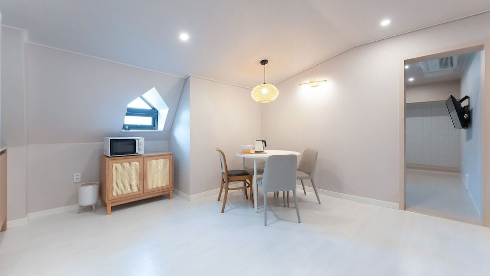 H.Avenue Family Cottage 12