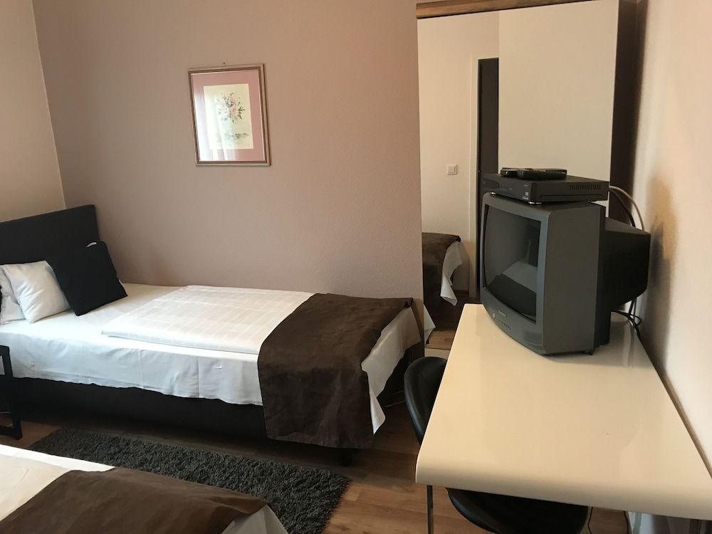 Small Twin Room, Private Bathroom