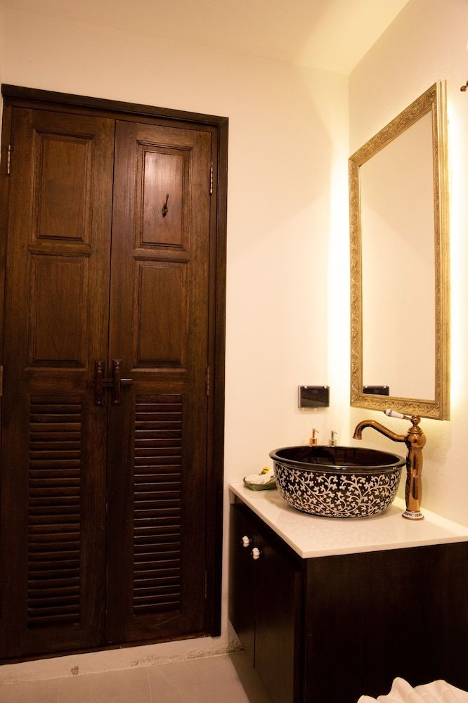 Bathroom sink
