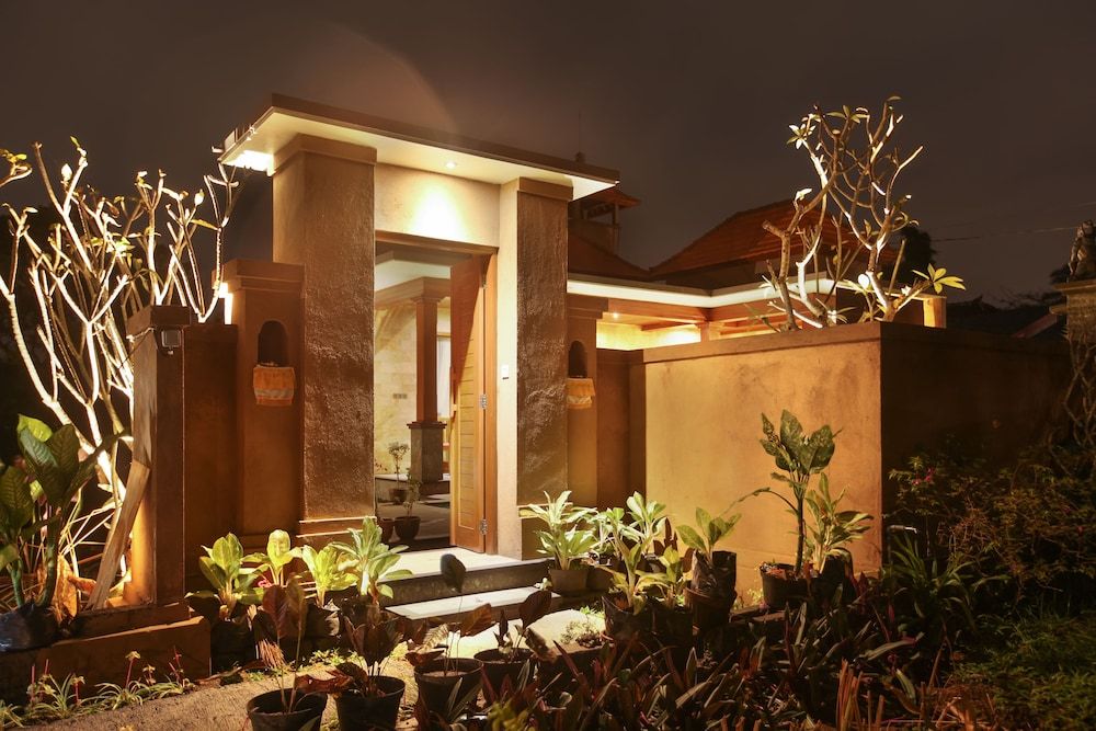 Front of property - evening/night