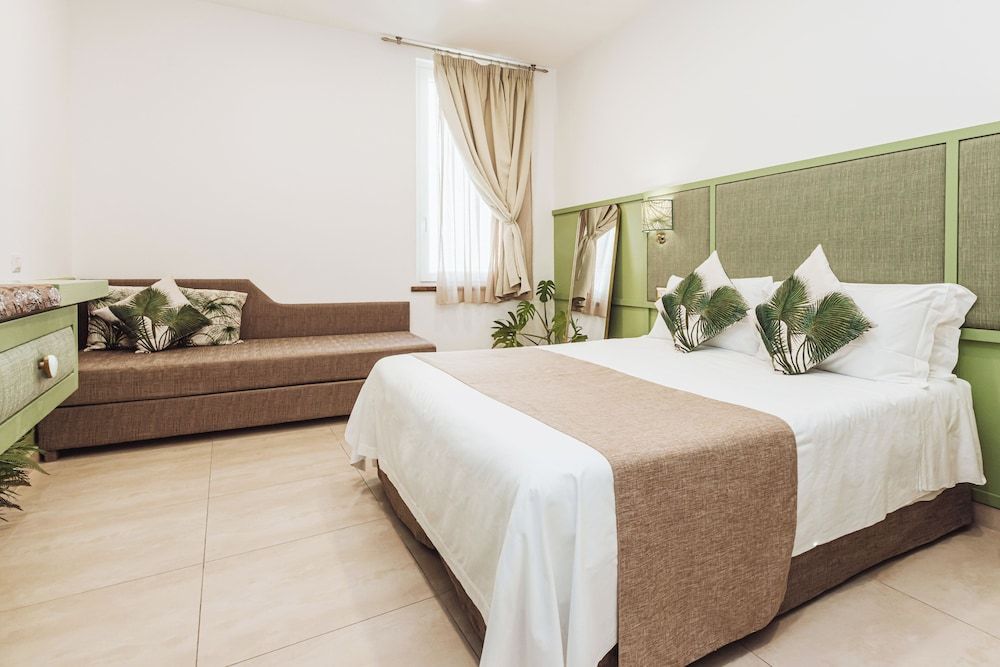 undefined Boutique Suites 186 3
