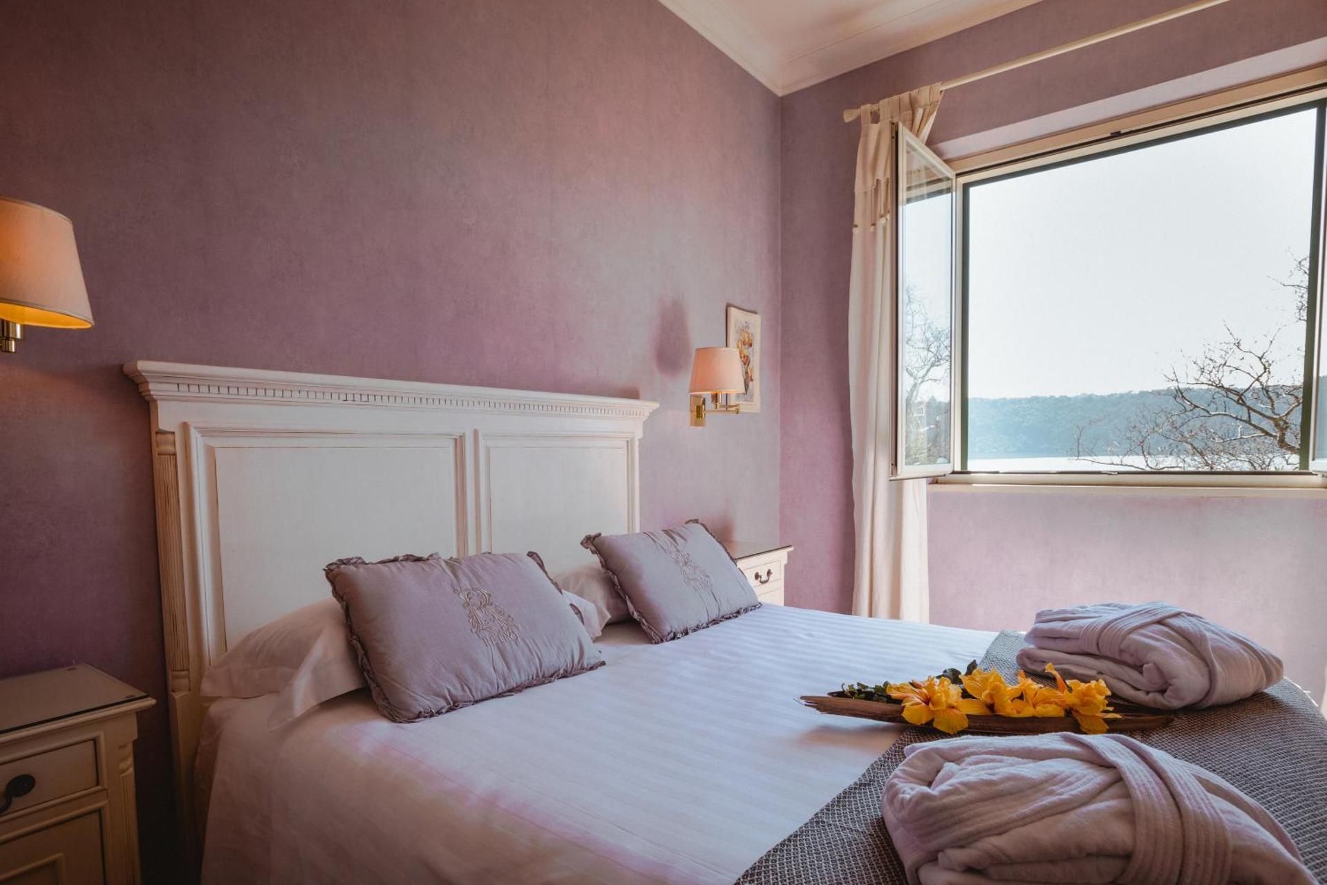 Double Room with Lake View