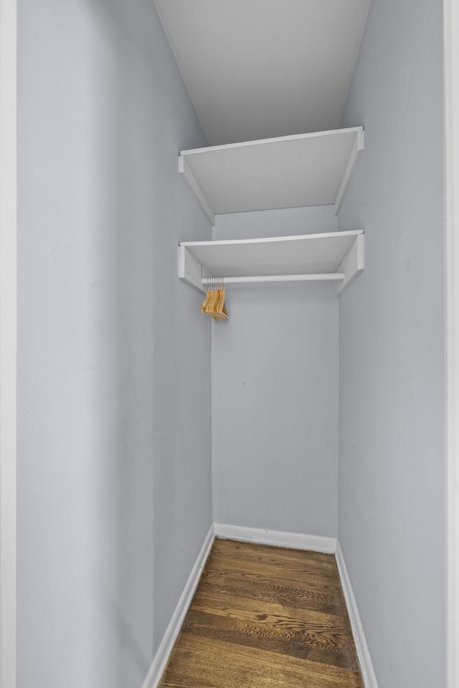 881 Furnished Apartments Deluxe Apartment 25