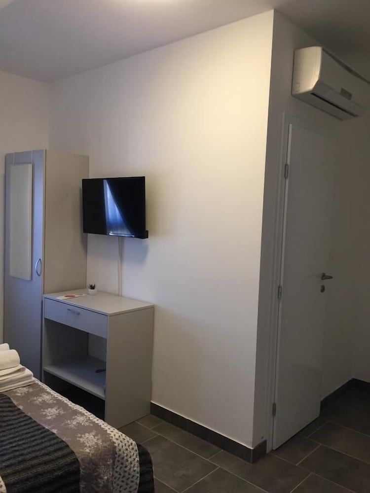 Filipovic rent a car & apartments Double Room 12